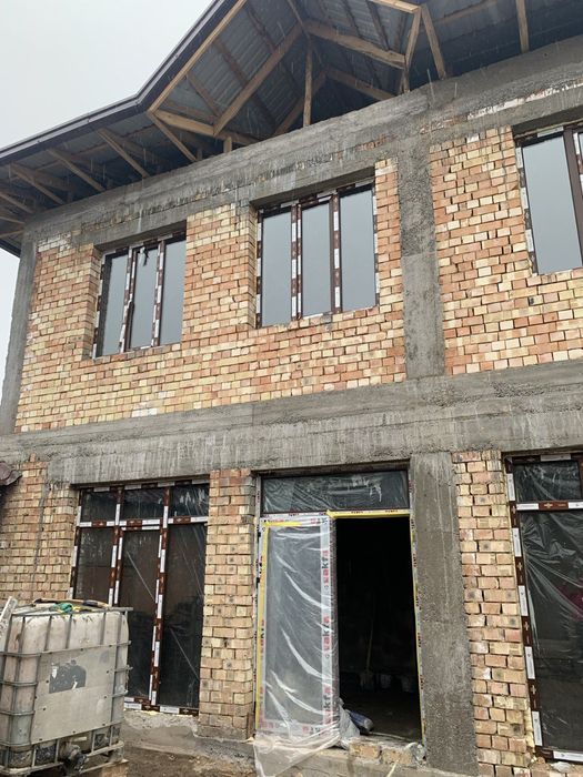 Участка 2 этажли 8 та хона 1 та падвал каропка холатида