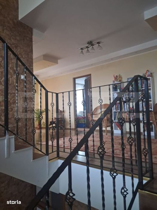 Casa de vanzare, 500 mp, zona Sendreni