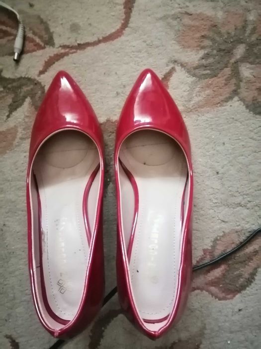 Pantofi pumps roșii mărime 40