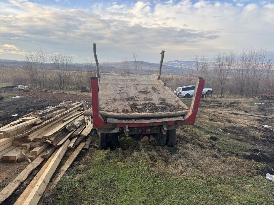 Vand remorca basculabila