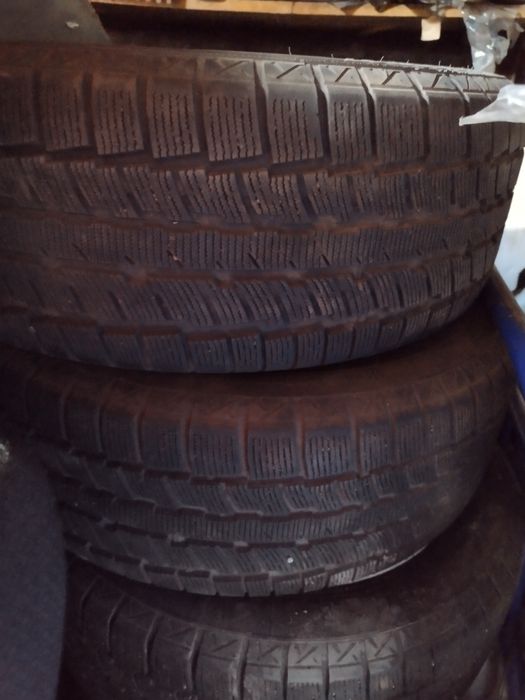Продам колеса с зимней резиной 3шт.  215/55/17