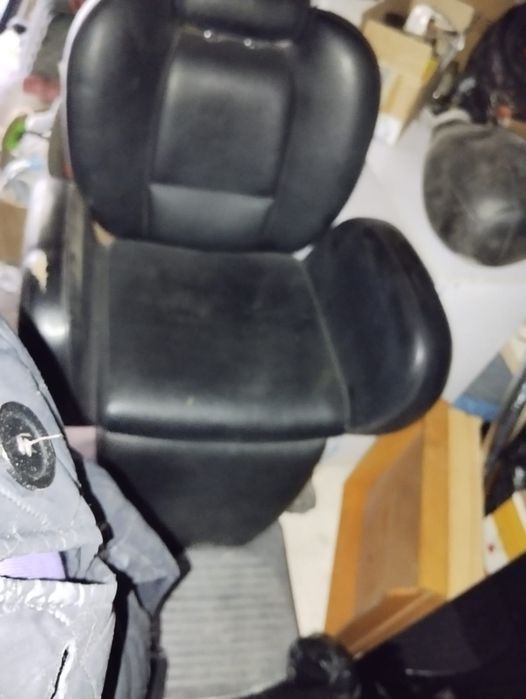 Продам креслы для парикмахерской