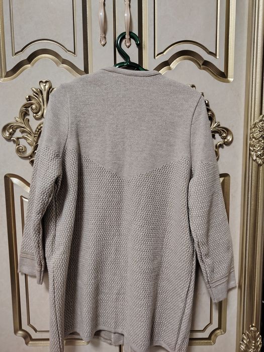 Yangi Ayollar paltosi, ko'ylak, jenfer sotiladi.