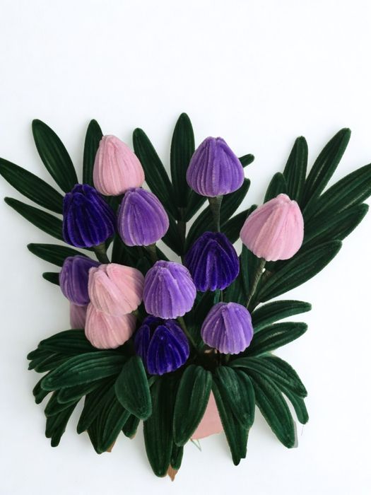 Decor lalele colorate din sarma plușată