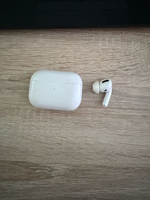 Ofer spre vanzare Airpods Pro gen 1
