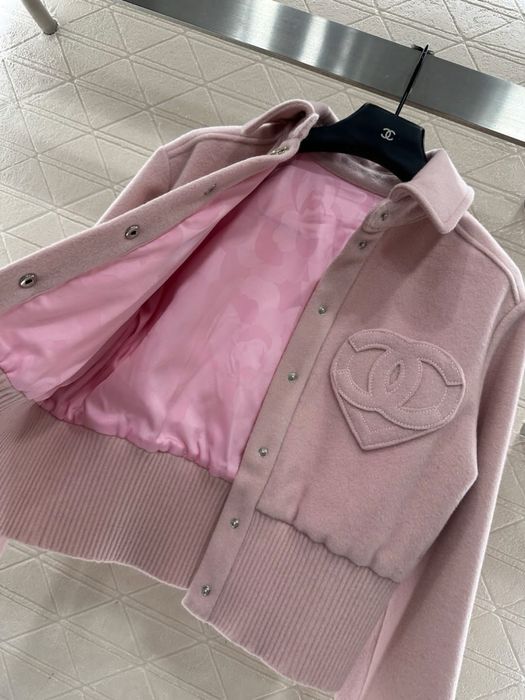 Страхотен комплект в розово Chanel