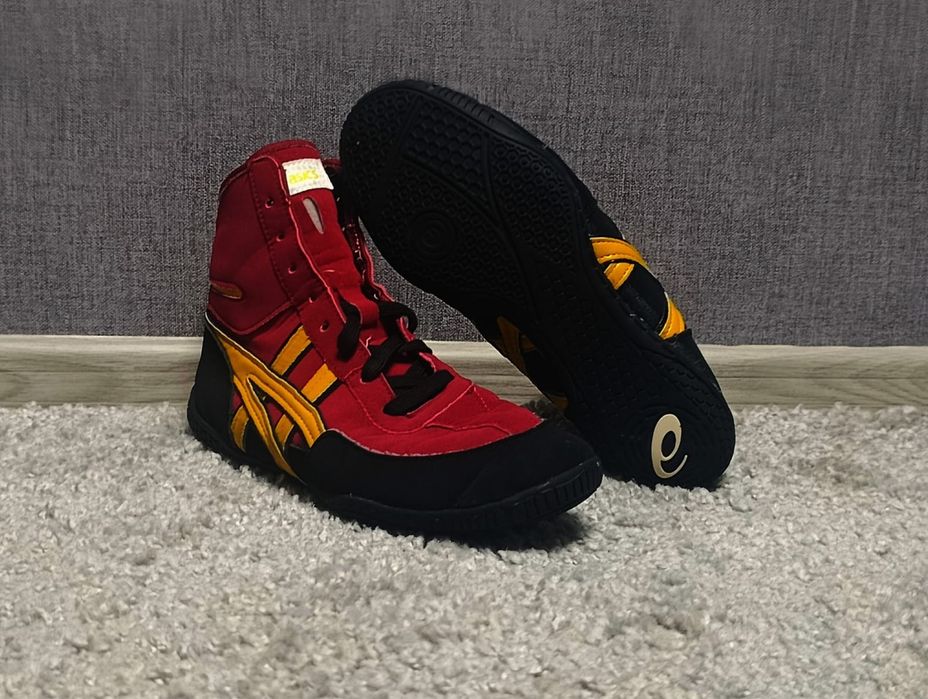 Продаю борцовки Asics Tiger
