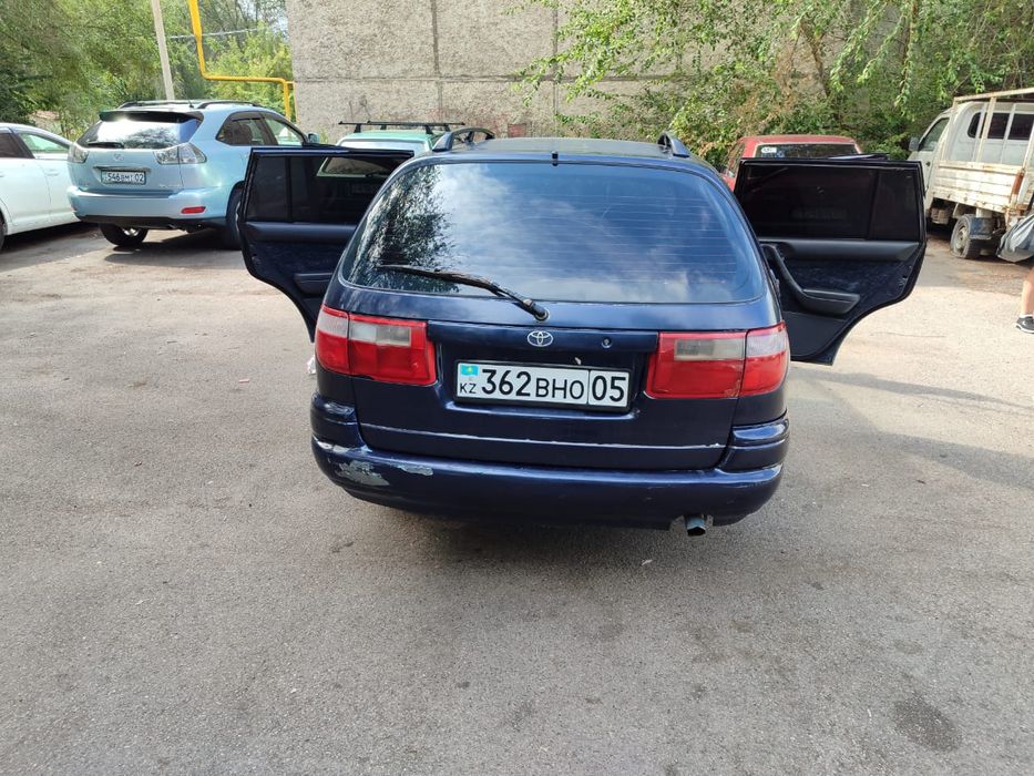 Продам машину caldina 1995года