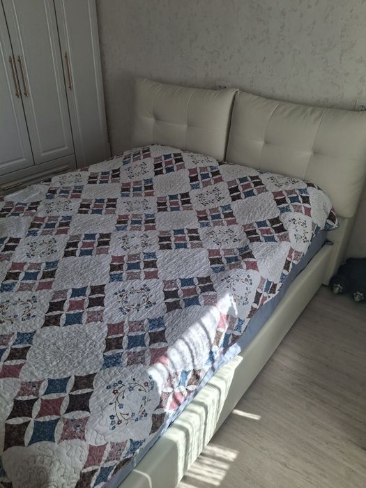 Продаю кровать 160×220