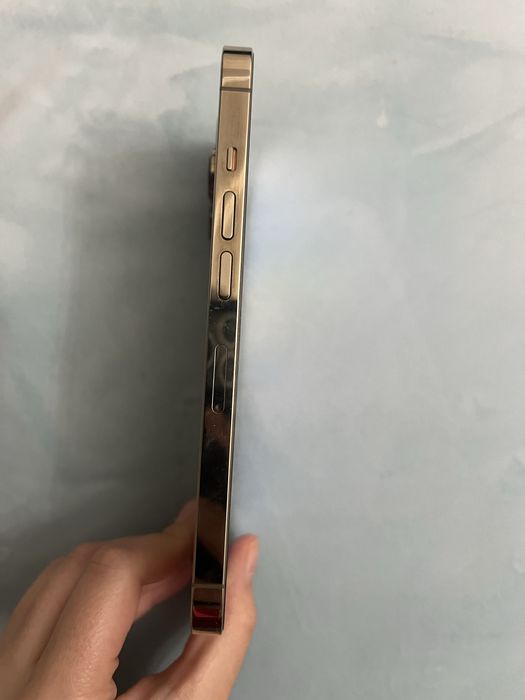 IPhone 13 pro в золотом цвете