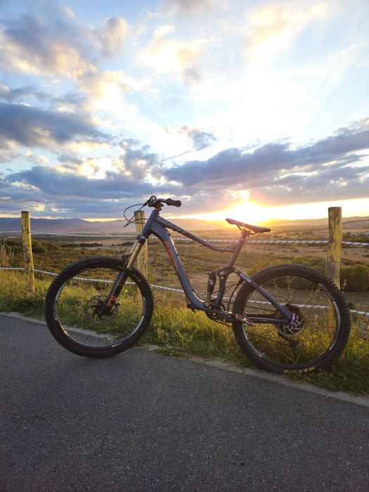 Bicicleta Giant Raign Full Suspension