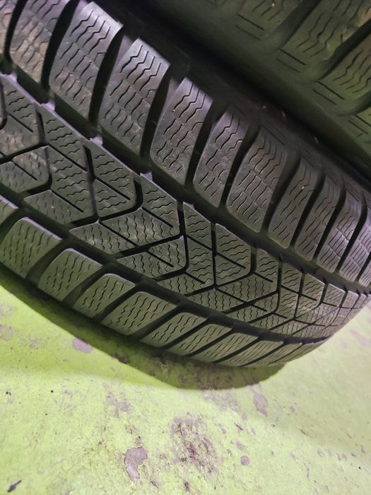 4 бр зимни 225/55/17 Pirelli runflatt