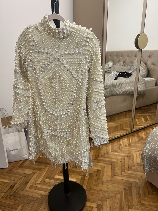 Vand rochie evenimente alb/crem lucrata manual
