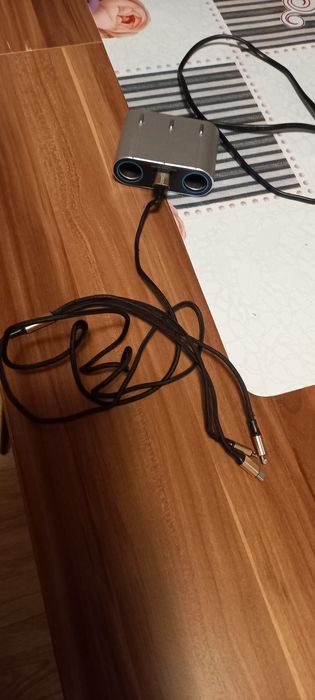 Încărcător auto cu 2 ieșiri marca Sonru