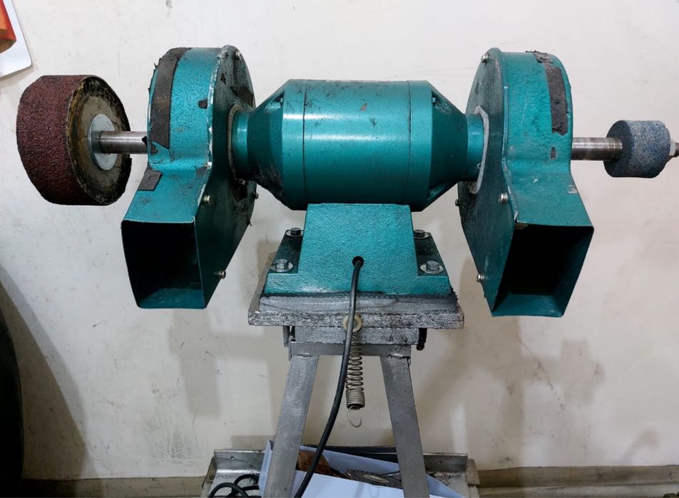 Отделочный станок с дисками на подставке