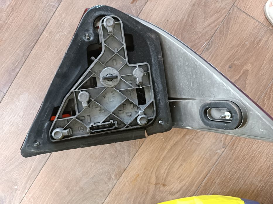 Ляв стоп за Мерцедес Ц класа седан 203