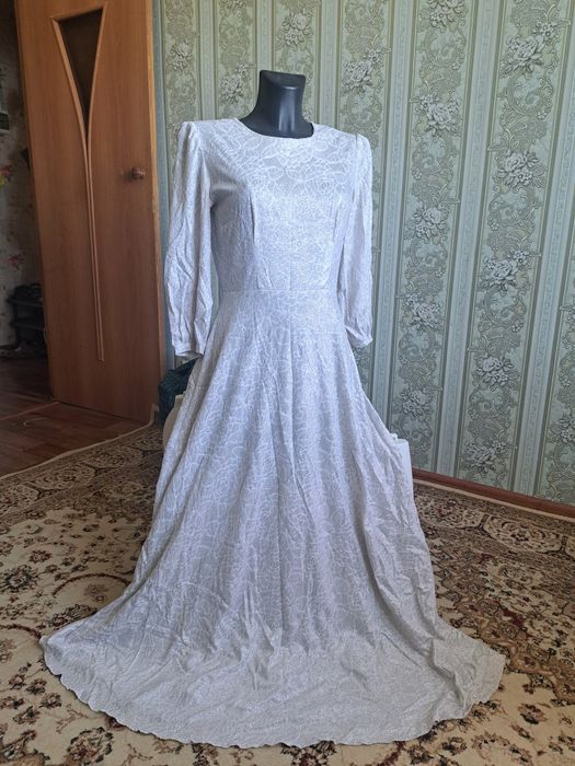 Платье б/у без запаха