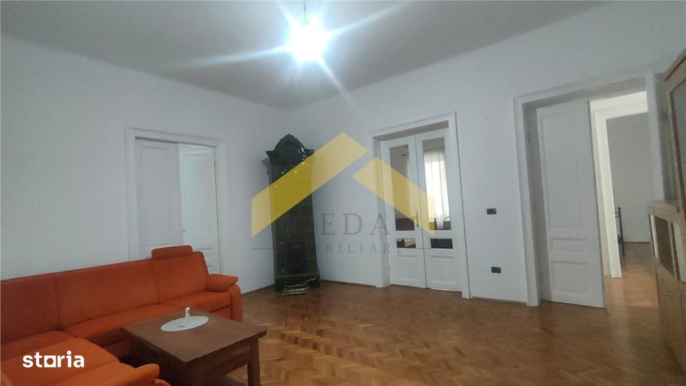 Apartament cu 4 camere de inchiriat zona Podgoria