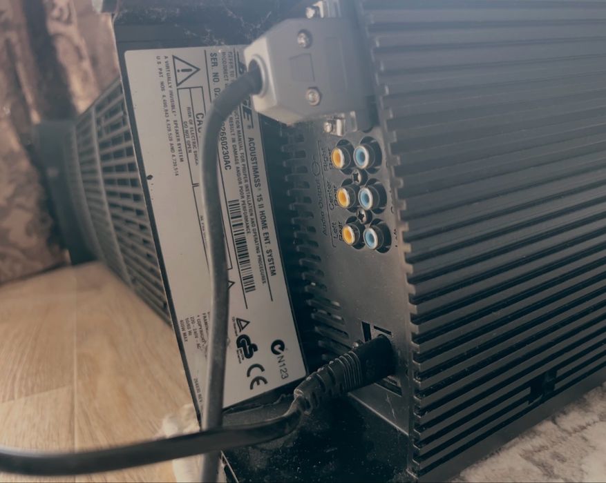 Bose  subwoofer мощный и боольшой.