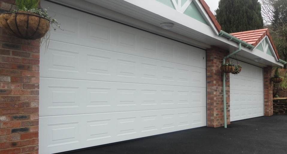 Usa de garaj 3000/2000 izolata cu automatizare, transport si montaj