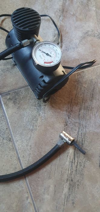 Pompa de aer, electrica, portabila, pentru masina, 12V, alim.brichetă