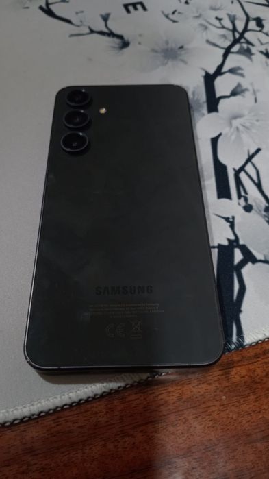 Samsung S24 FE черный