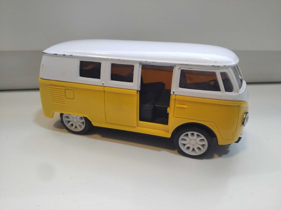 Игрушка, машина фургон.