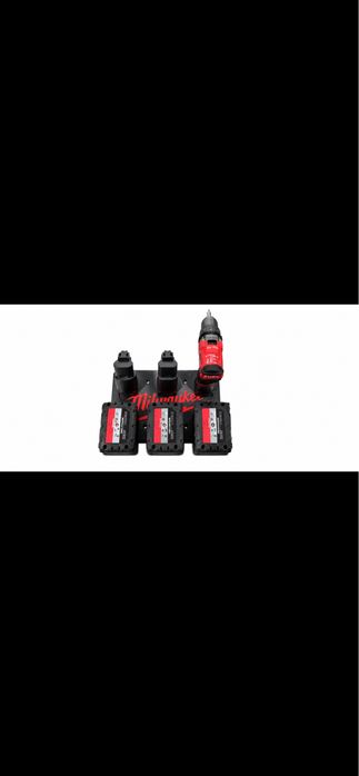 Organizator suport pentru perete Milwaukee M18 sau M12 -8 acumulatori plus doua incarcatoare