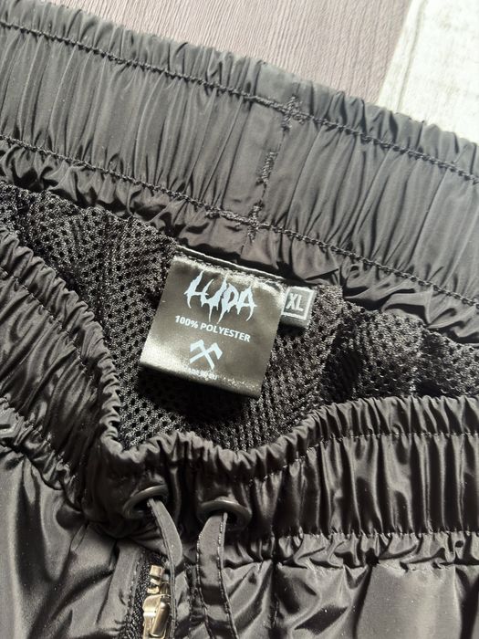 ЧИСТО НОВ панталон на Luda