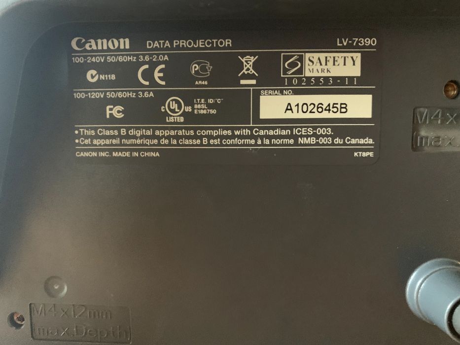 ПРОДАВА СЕ МУЛТИМЕДИЕН ПРОЕКТОР // Canon LV 7390 - КАТО НОВ Е !!!