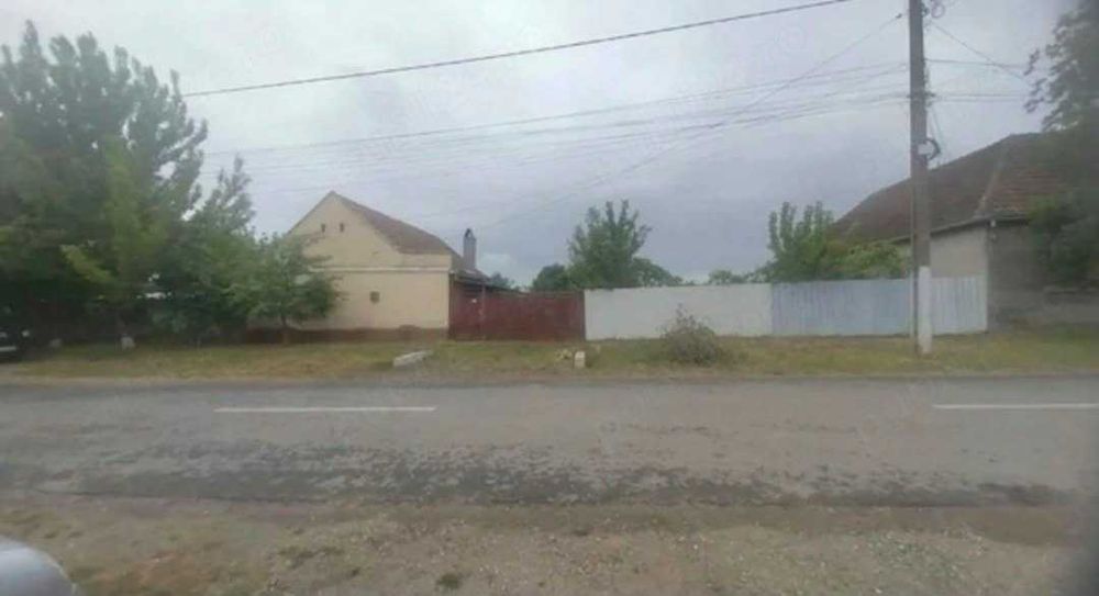 Casă de vânzare cu teren 1250 mp