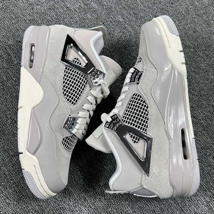 Air Jordan 4 Frozen Moments