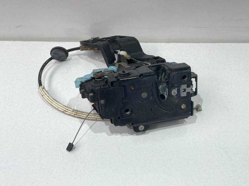 Broasca usa stanga spate Volkswagen Touareg 7L0839015