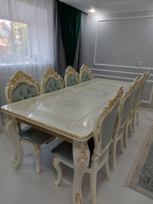 Продается стол со стульями