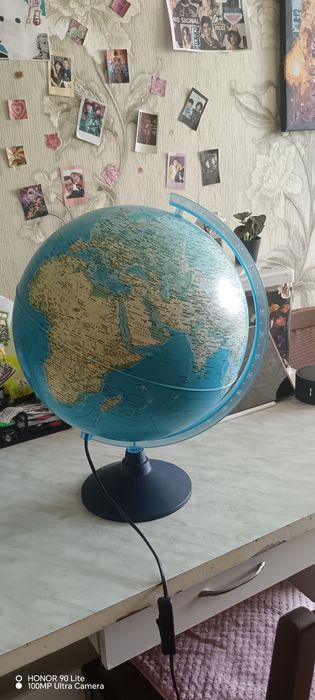 Продам глобус в хорошем состоянии (ночник)