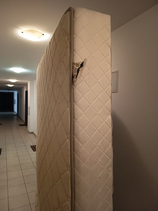 Подарявам еднолицев матрак 140/200