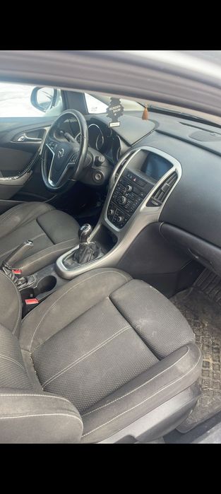 Piese turbina cutie injectoare volanta bara capota ușa Opel Astra j