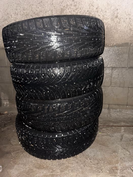 Продам зимнию резину 235/65r17