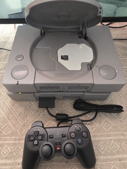 PlayStation 1 Игровая приставка из детства