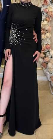 Rochie neagră cu pietricele