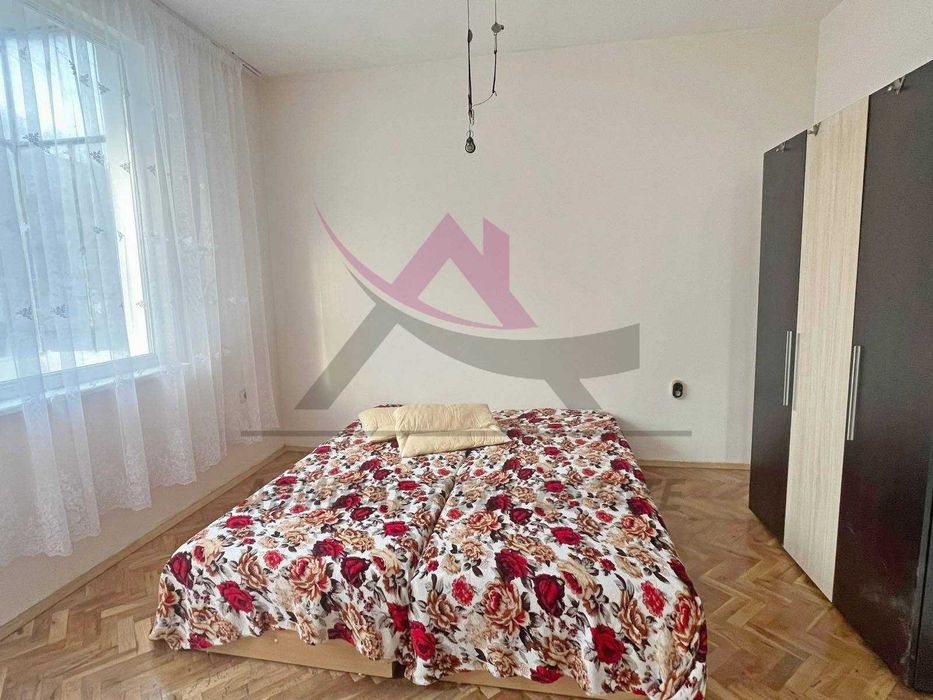 Дава се под наем Четиристаен апартамент в Варна, Базар Левски - 86 кв.м за 407.49 € - Снимка #2