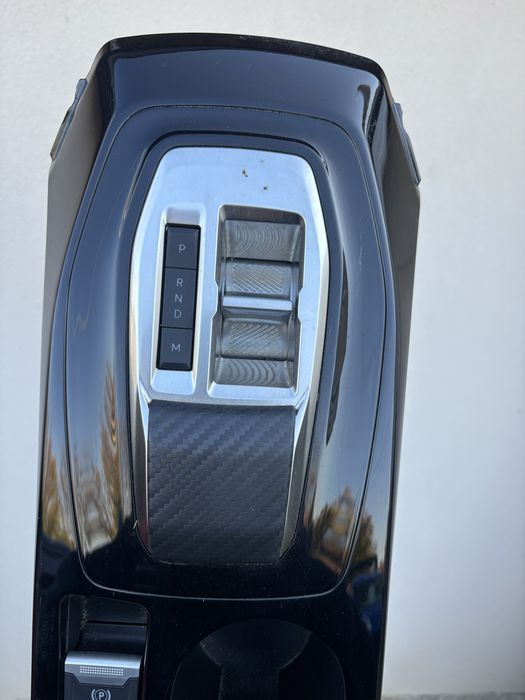 Селектор за скорости с централна конзола Peugeot 2008 2023 GT line