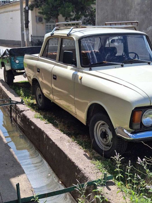 Москвич 412 с прицепом.