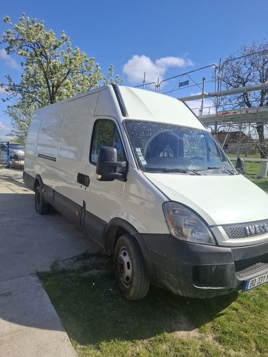 Vând duba iveco daily 2.3 hpi