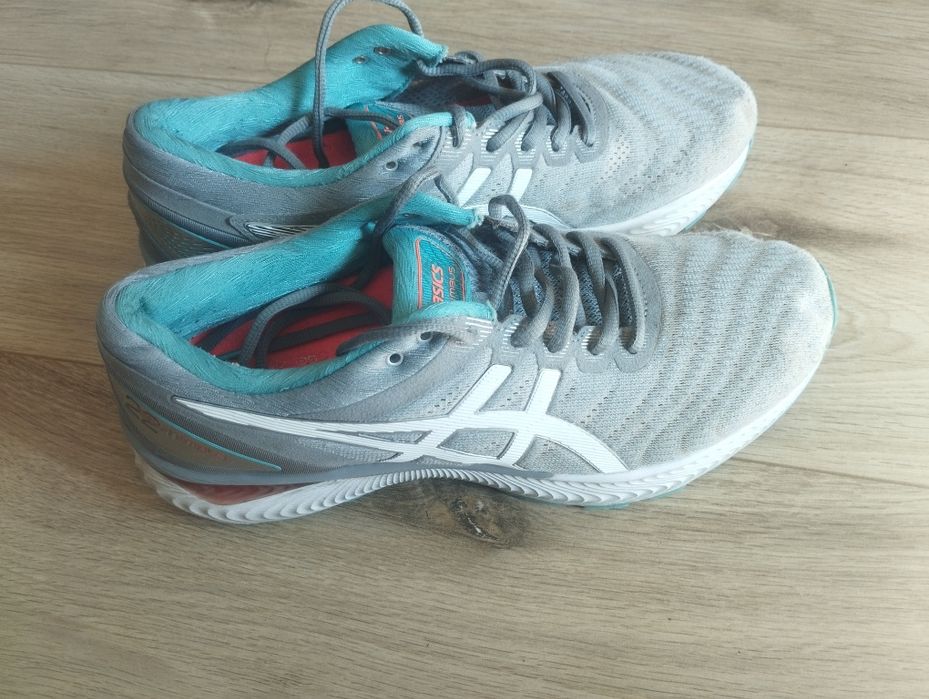 Дамски спортни обувки Asics