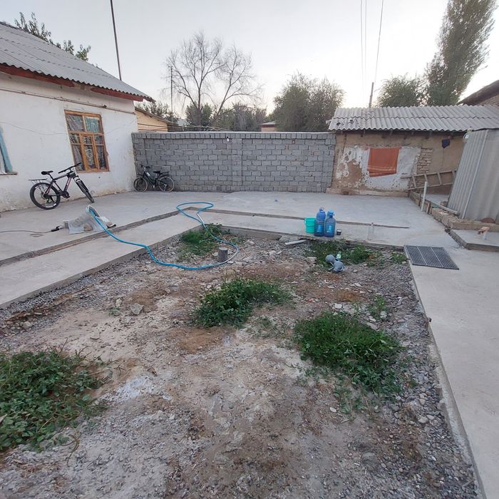 Уй сотилади 2. сутиг ховлиси бор