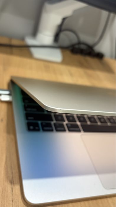 Macbook air 13 m4 16/256