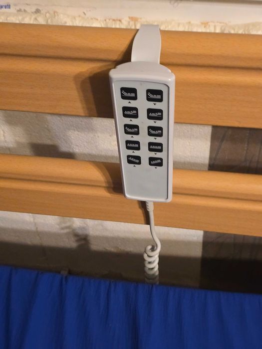 Медицинско легло с матрак и дистанционно
