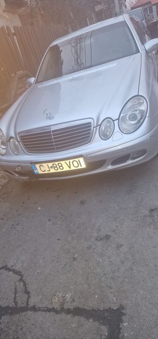 Vând Mercedes E class