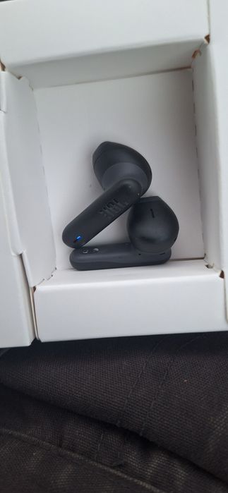 Casti  jbl noii desigilate pentru test